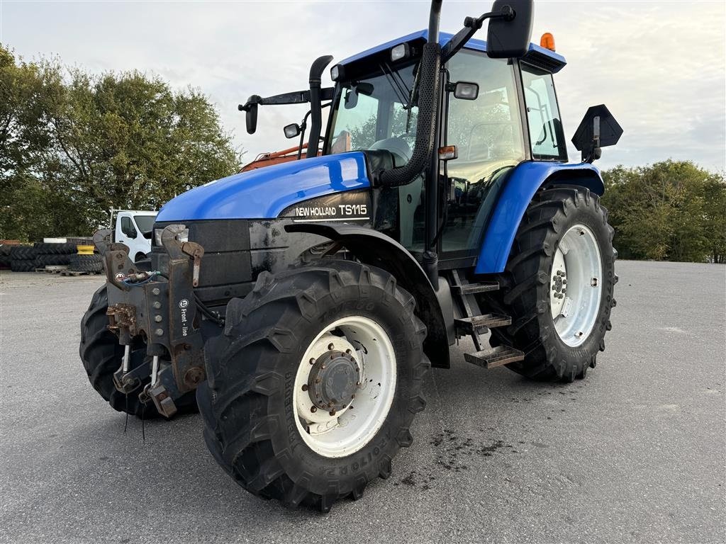 Traktor типа New Holland TS 115 TURBO OG KUN 6400 TIMER, Gebrauchtmaschine в Nørager (Фотография 1)