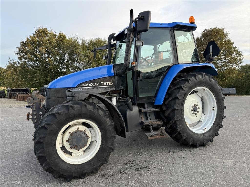 Traktor du type New Holland TS 115 TURBO OG KUN 6400 TIMER, Gebrauchtmaschine en Nørager (Photo 2)