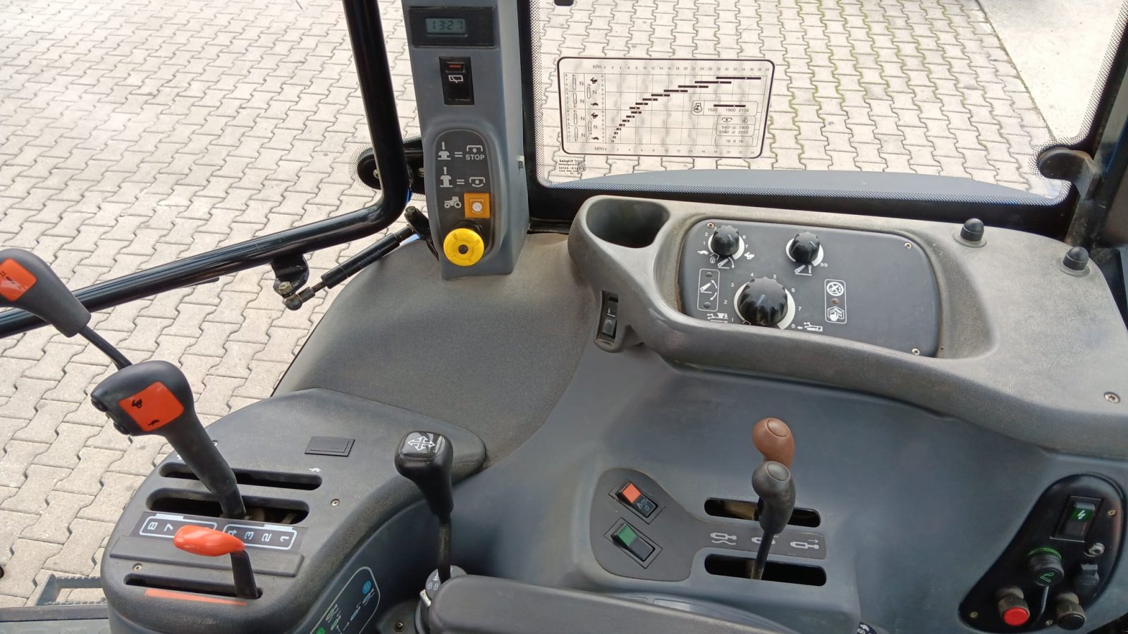 Traktor of the type New Holland TS 115, Gebrauchtmaschine in Pfarrkirchen (Picture 15)