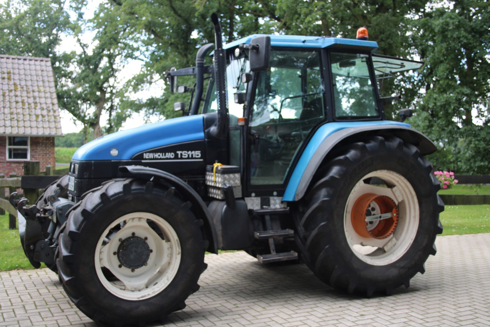 Traktor типа New Holland TS 115, Gebrauchtmaschine в Bockhorn (Фотография 2)