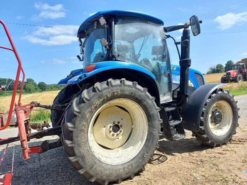 Traktor tip New Holland TS100, Gebrauchtmaschine in CHATEAUBRIANT CEDEX (Poză 2)