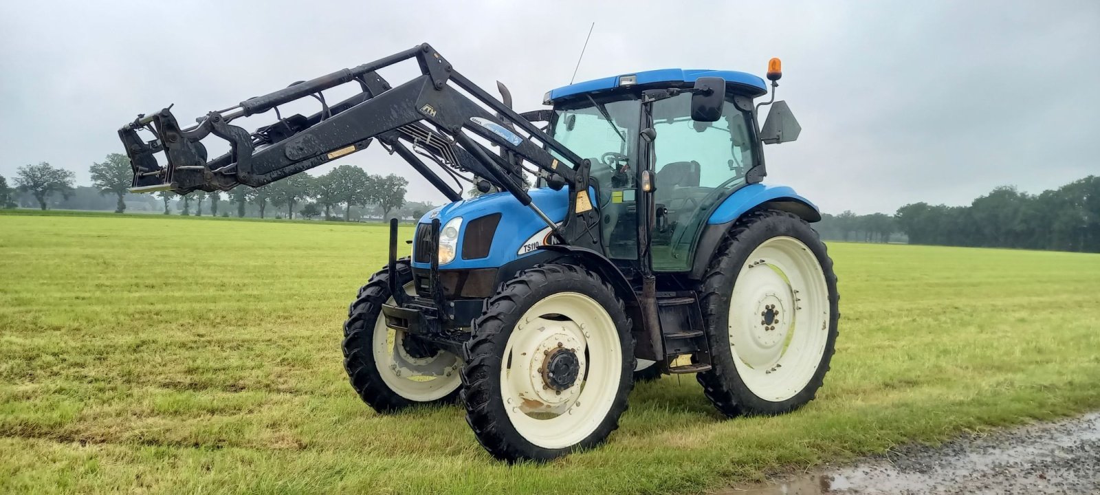 Traktor типа New Holland TS110A, Gebrauchtmaschine в Fleringen (Фотография 9)