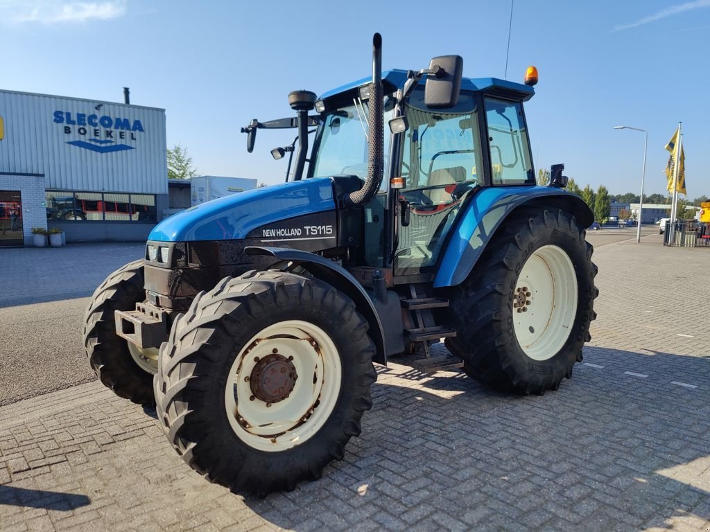 Traktor типа New Holland TS115, Gebrauchtmaschine в BOEKEL (Фотография 1)