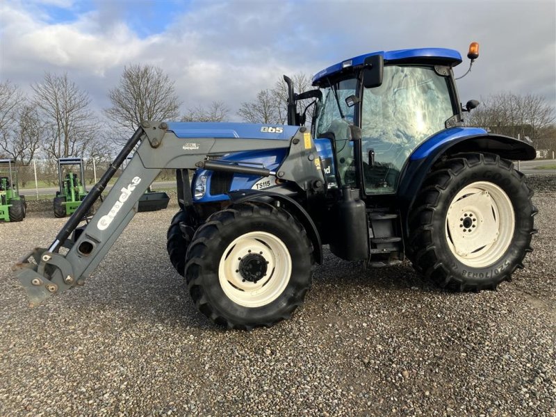 Traktor от тип New Holland TS115A med frontlæsser 16+16, Gebrauchtmaschine в Rødekro