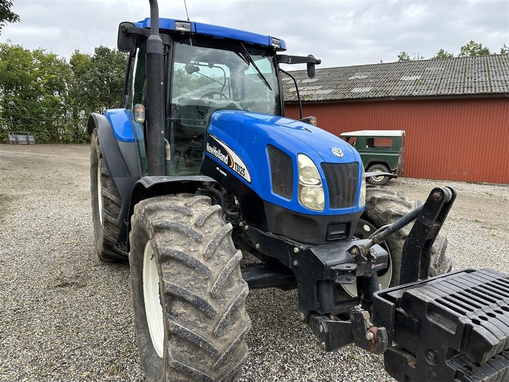 Traktor of the type New Holland TS125A, Gebrauchtmaschine in Hadsten (Picture 3)