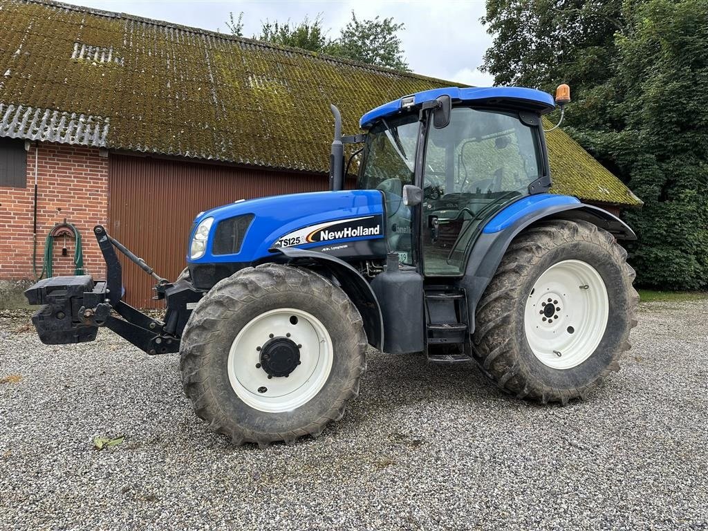 Traktor van het type New Holland TS125A, Gebrauchtmaschine in Hadsten (Foto 1)