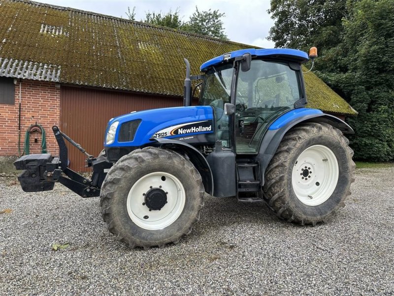 Traktor of the type New Holland TS125A, Gebrauchtmaschine in Hadsten