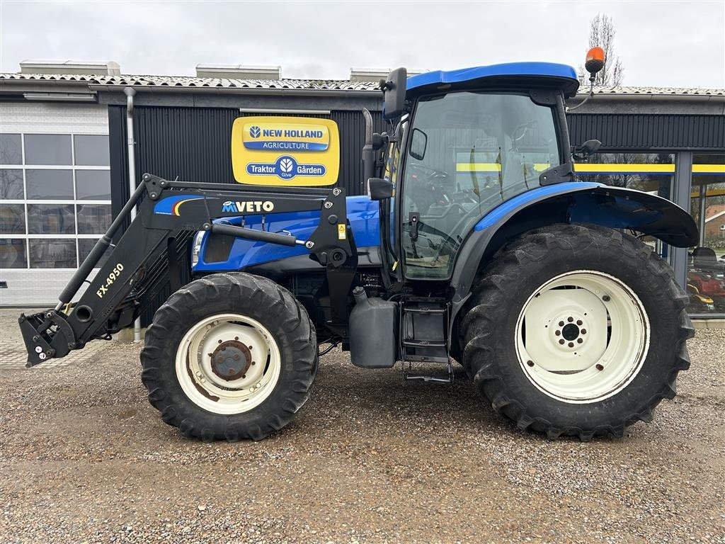 Traktor of the type New Holland TS135A, Gebrauchtmaschine in Give (Picture 2)