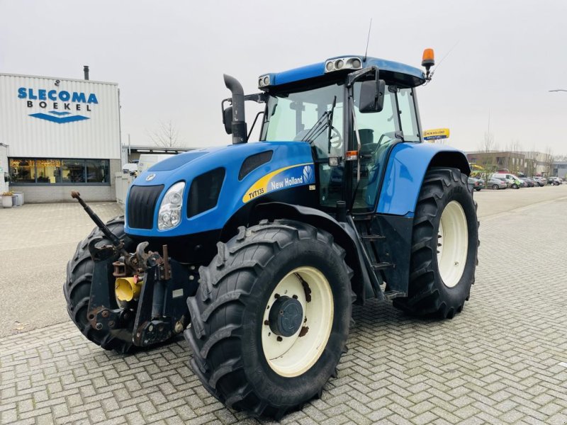 Traktor tip New Holland TVT 135 Transmissie CVT fronthef pto, Gebrauchtmaschine in BOEKEL (Poză 1)