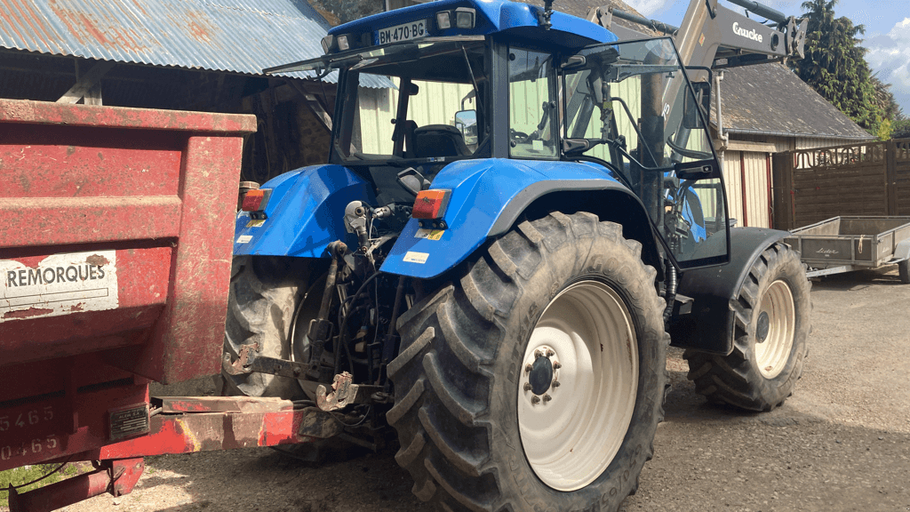 Traktor van het type New Holland TVT 170, Gebrauchtmaschine in TREMEUR (Foto 2)