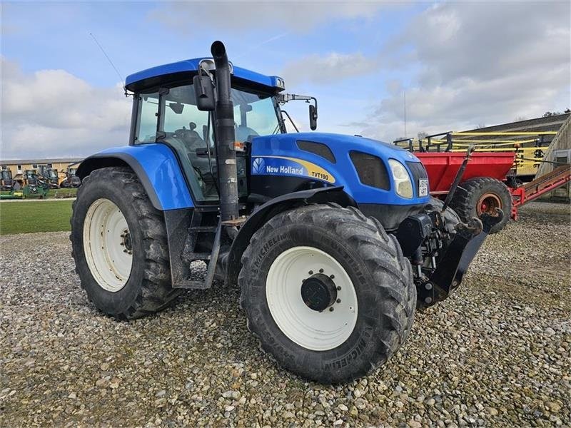 Traktor tipa New Holland TVT 190, Gebrauchtmaschine u Ringe (Slika 1)