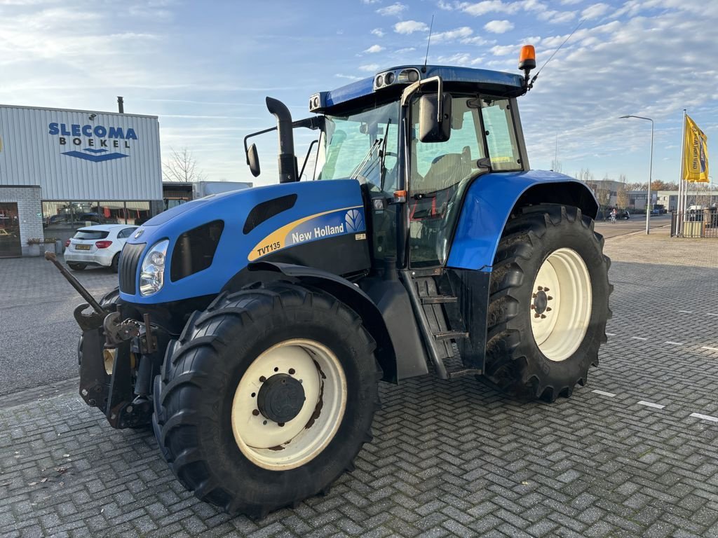 Traktor типа New Holland TVT135, Gebrauchtmaschine в BOEKEL (Фотография 1)