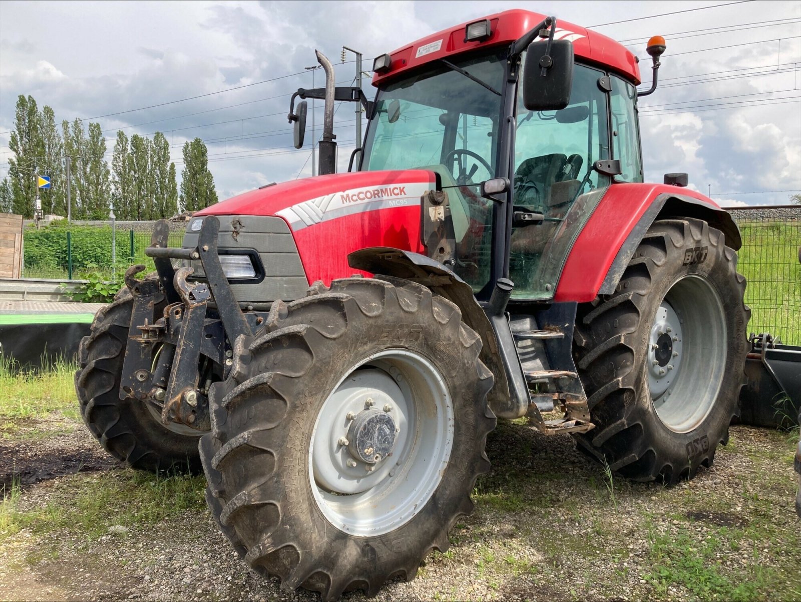 Traktor van het type Oleo Mac MC 95, Gebrauchtmaschine in CHEMINOT (Foto 1)