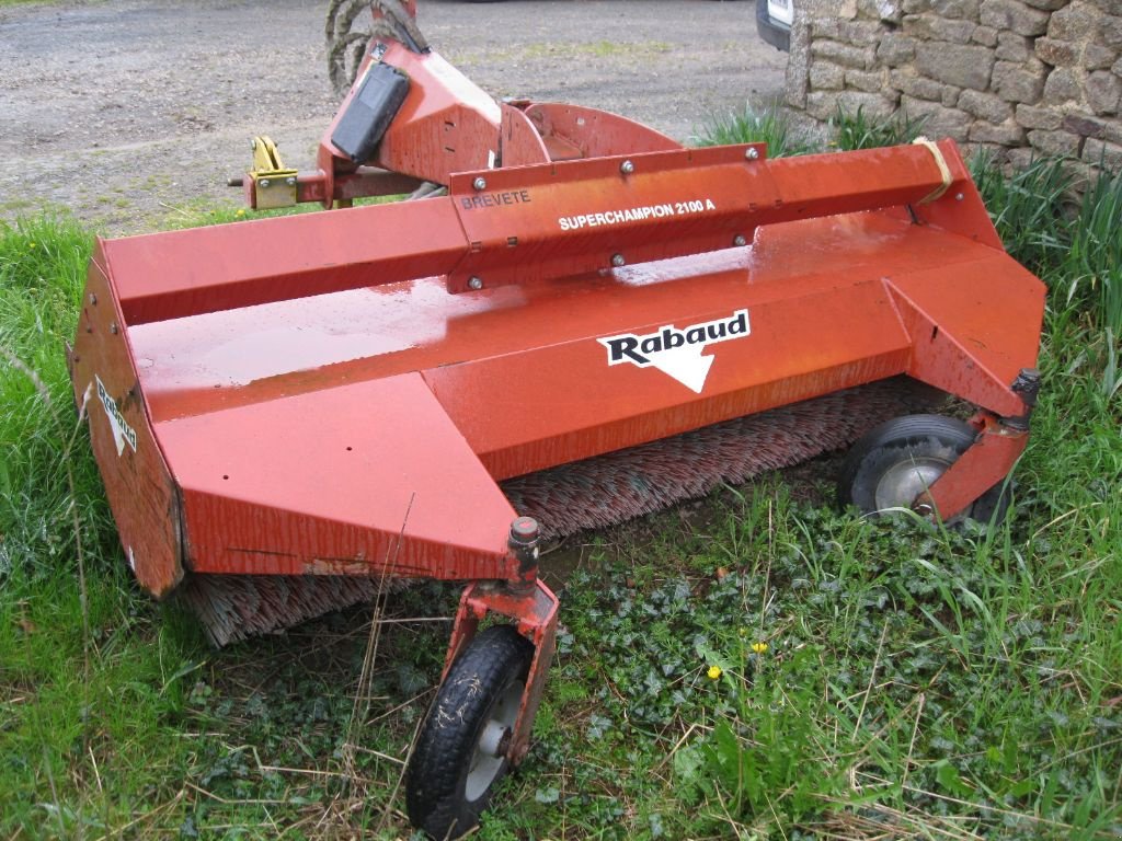 Traktor van het type Rabaud Superchampion 2100 A, Gebrauchtmaschine in BRECE (Foto 5)