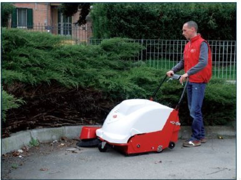 Traktor des Typs Rapid BRAVA 800 ET, Gebrauchtmaschine in BAZAINVILLE