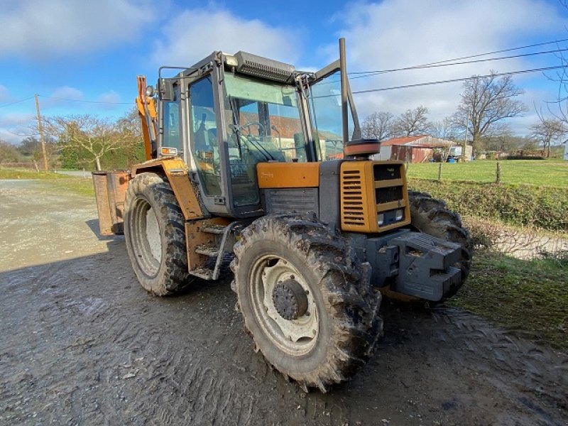 Traktor tipa Renault 103-14, Gebrauchtmaschine u LE PONT CHRETIEN (Slika 2)