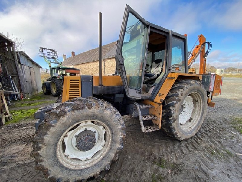 Traktor Türe ait Renault 103-14, Gebrauchtmaschine içinde LE PONT CHRETIEN (resim 3)