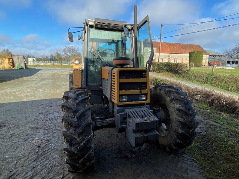 Traktor Türe ait Renault 103-14, Gebrauchtmaschine içinde LE PONT CHRETIEN (resim 6)