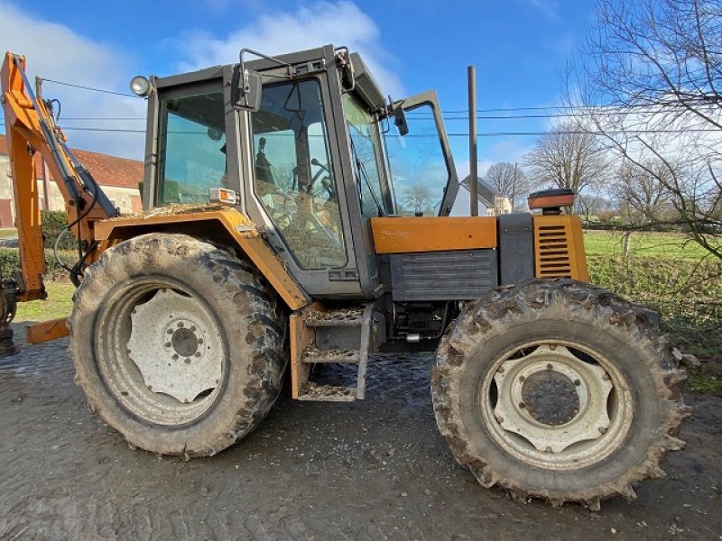 Traktor Türe ait Renault 103-14, Gebrauchtmaschine içinde LE PONT CHRETIEN (resim 1)