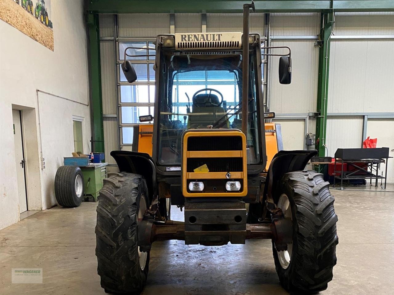 Traktor des Typs Renault 103.14 TX, Gebrauchtmaschine in Bad Wildungen - Wega (Bild 2)