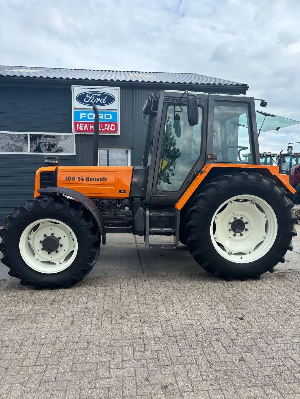 Traktor typu Renault 106 54 LOW HOURS, Gebrauchtmaschine v Willemsoord (Obrázek 2)