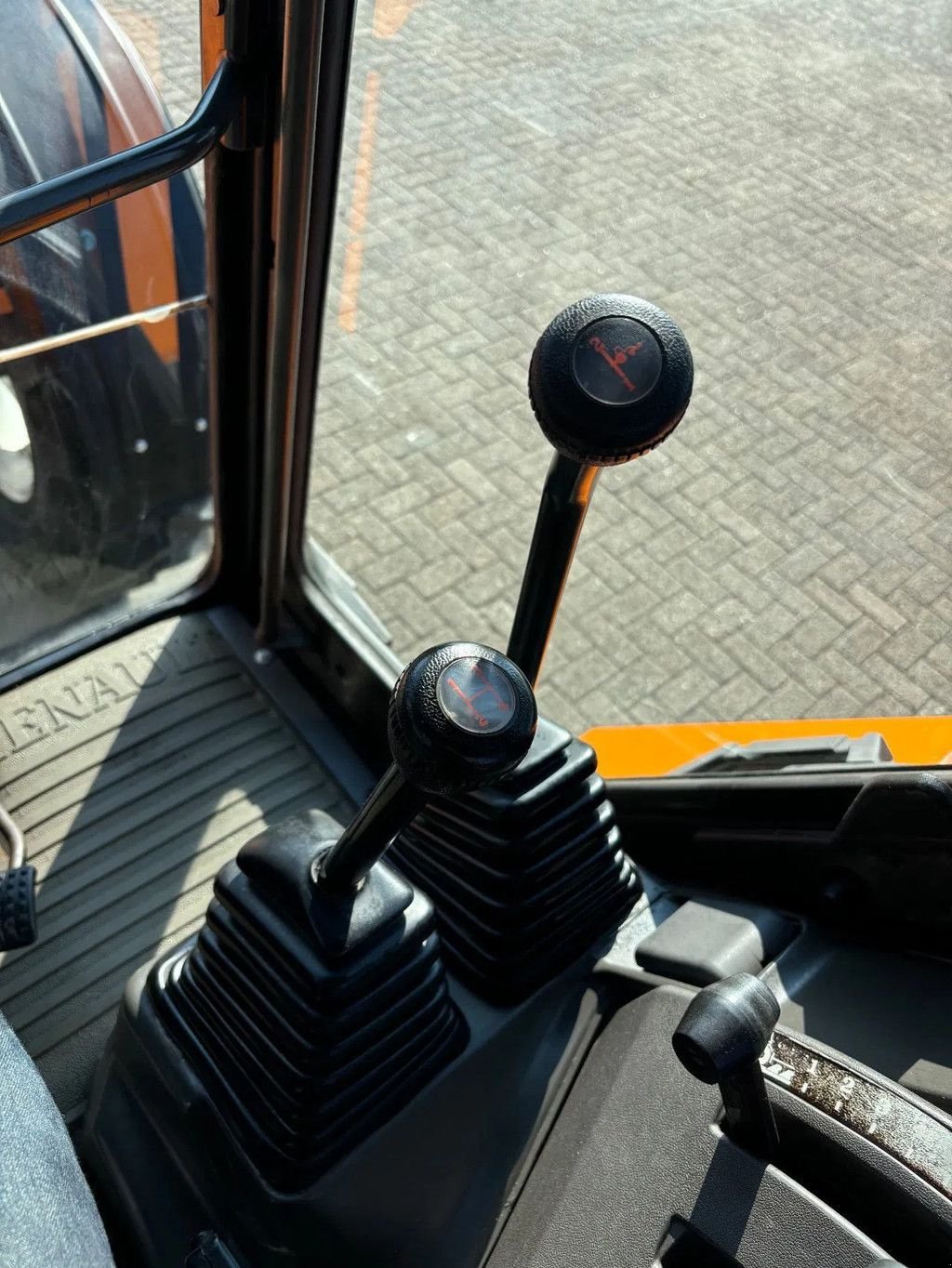 Traktor tip Renault 106 54 LOW HOURS, Gebrauchtmaschine in Willemsoord (Poză 11)