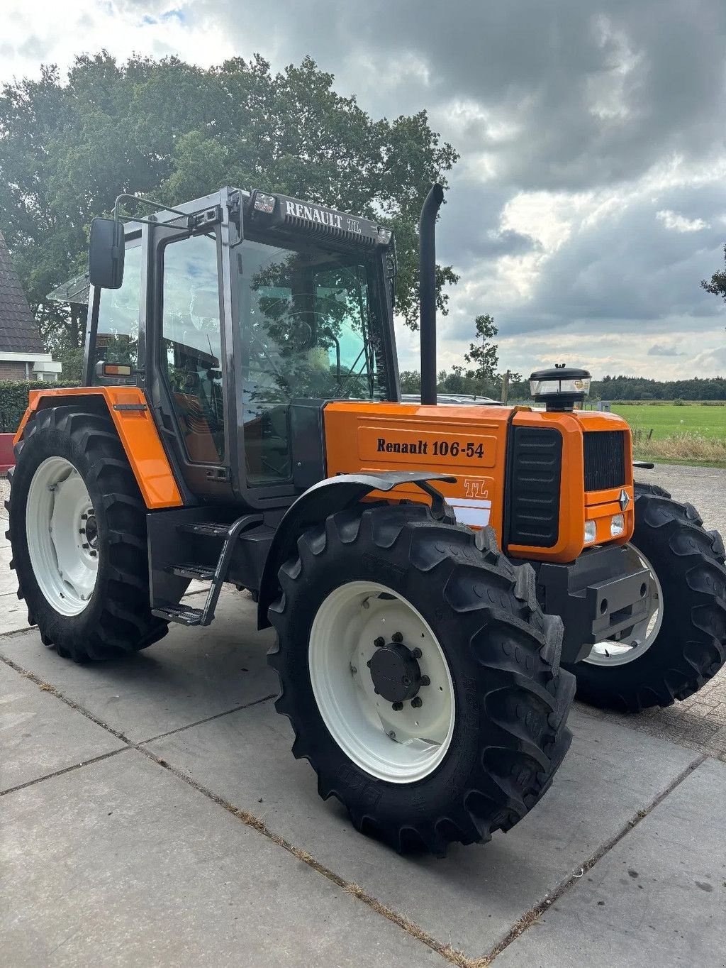 Traktor des Typs Renault 106 54 LOW HOURS, Gebrauchtmaschine in Willemsoord (Bild 3)