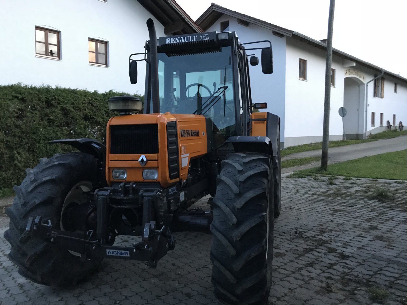 Traktor des Typs Renault 106-54 TL, Gebrauchtmaschine in Bodenkirchen (Bild 1)