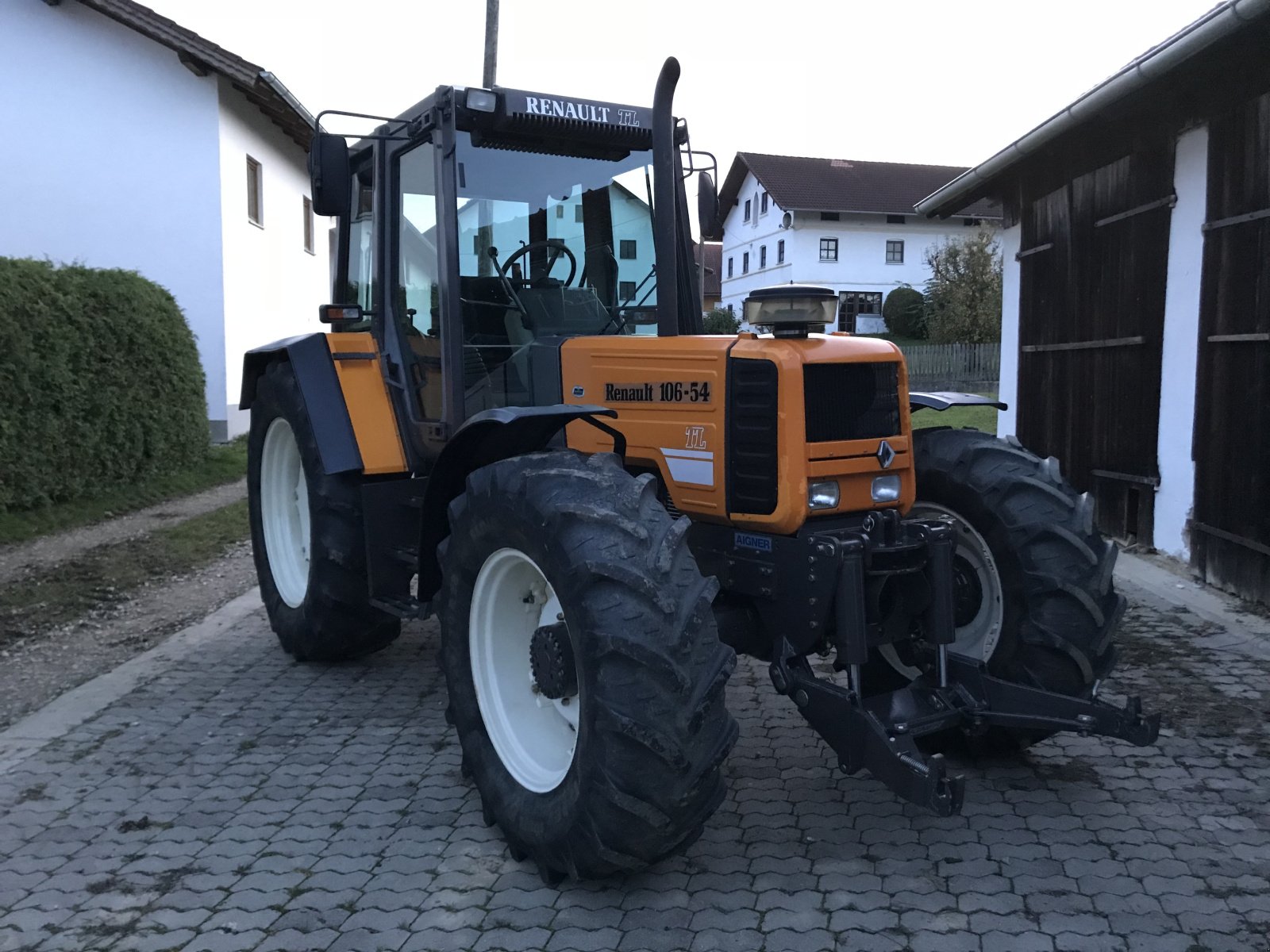 Traktor des Typs Renault 106-54 TL, Gebrauchtmaschine in Bodenkirchen (Bild 2)