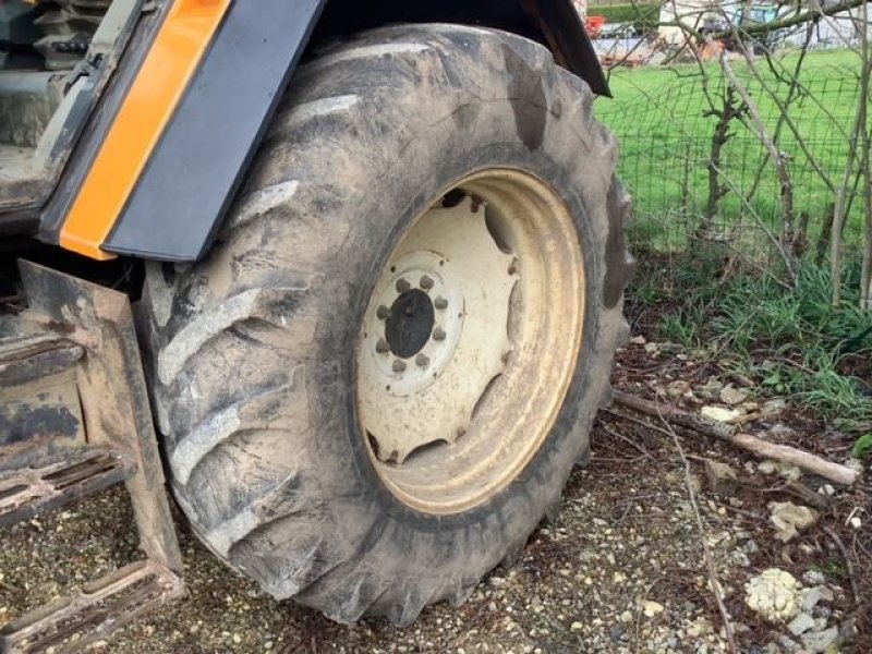 Traktor van het type Renault 145.54, Gebrauchtmaschine in les hayons (Foto 5)