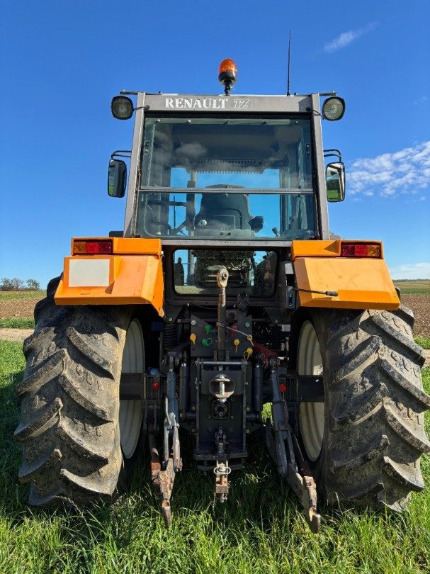 Traktor des Typs Renault 155 54 TZ, Gebrauchtmaschine in Chevenez (Bild 3)