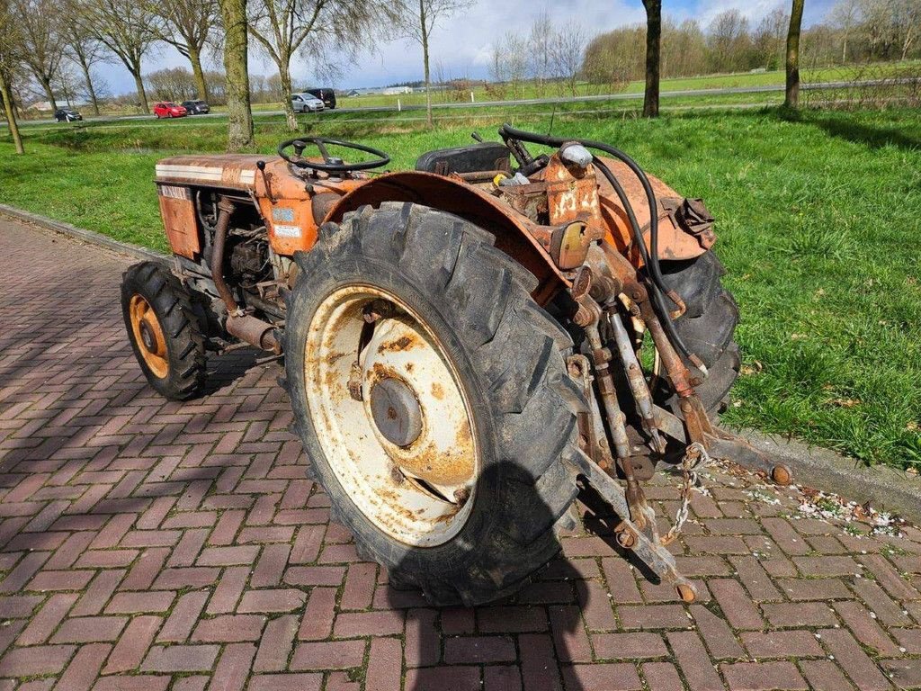 Traktor типа Renault 480, Gebrauchtmaschine в Antwerpen (Фотография 4)