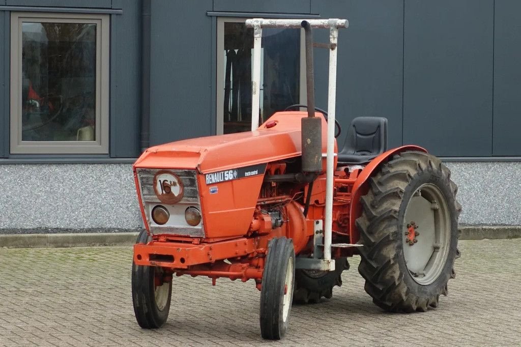 Traktor of the type Renault 56 2wd / 7900 Draaiuren / Smalspoortrekker, Gebrauchtmaschine in Swifterband (Picture 1)