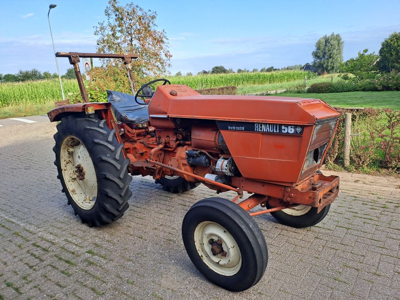 Traktor van het type Renault 56, Gebrauchtmaschine in TERWOLDE (Foto 4)