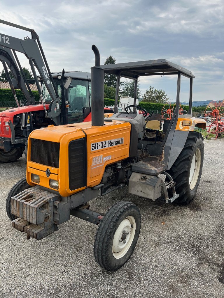 Traktor tip Renault 58-32, Gebrauchtmaschine in VERNOUX EN VIVARAIS (Poză 2)