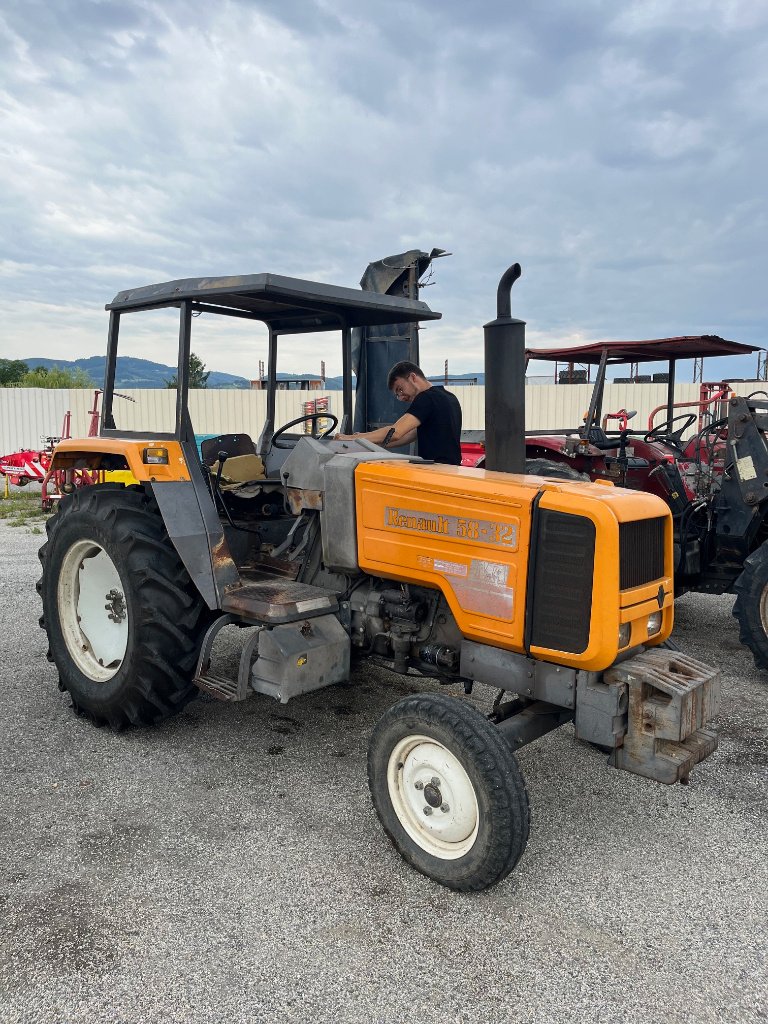 Traktor tip Renault 58-32, Gebrauchtmaschine in VERNOUX EN VIVARAIS (Poză 1)