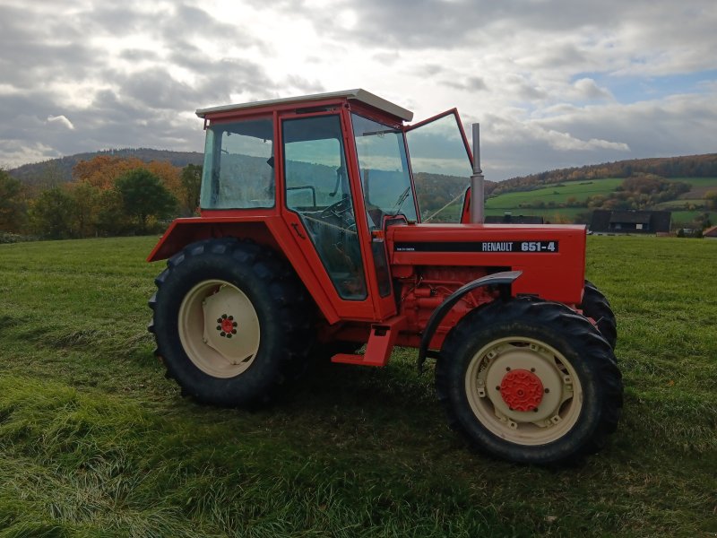 Traktor des Typs Renault 651-4, Gebrauchtmaschine in Körle (Bild 1)