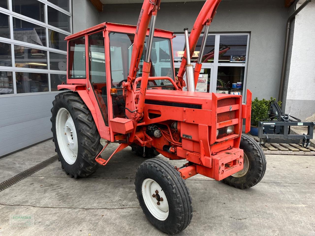 Traktor van het type Renault 651 m. Frontlader, Kabine, hydr. Lenkung, Gebrauchtmaschine in Geiselhöring (Foto 3)