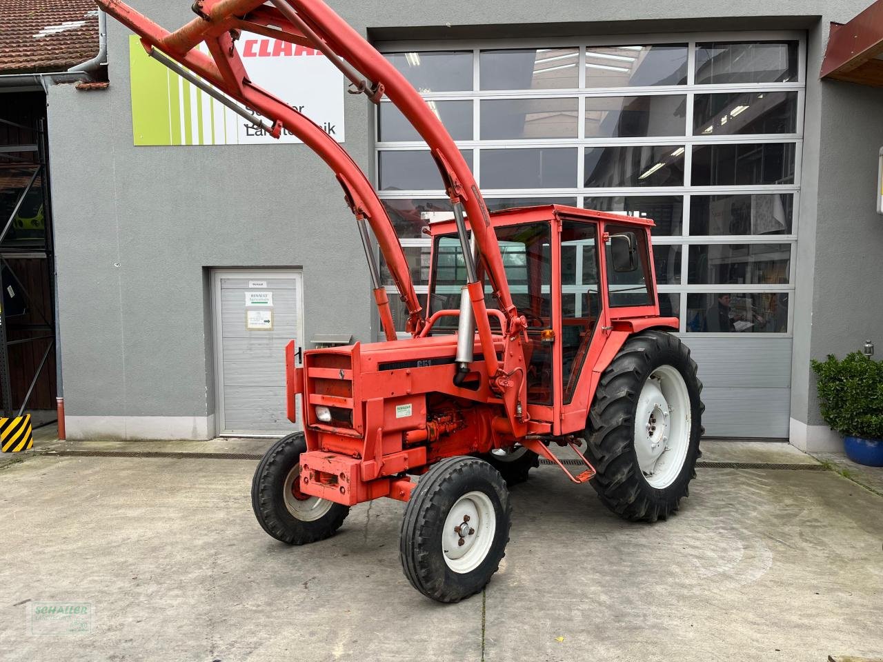 Traktor du type Renault 651 mit Frontlader, Kabine, hydr. Lenkung, Gebrauchtmaschine en Geiselhöring (Photo 1)