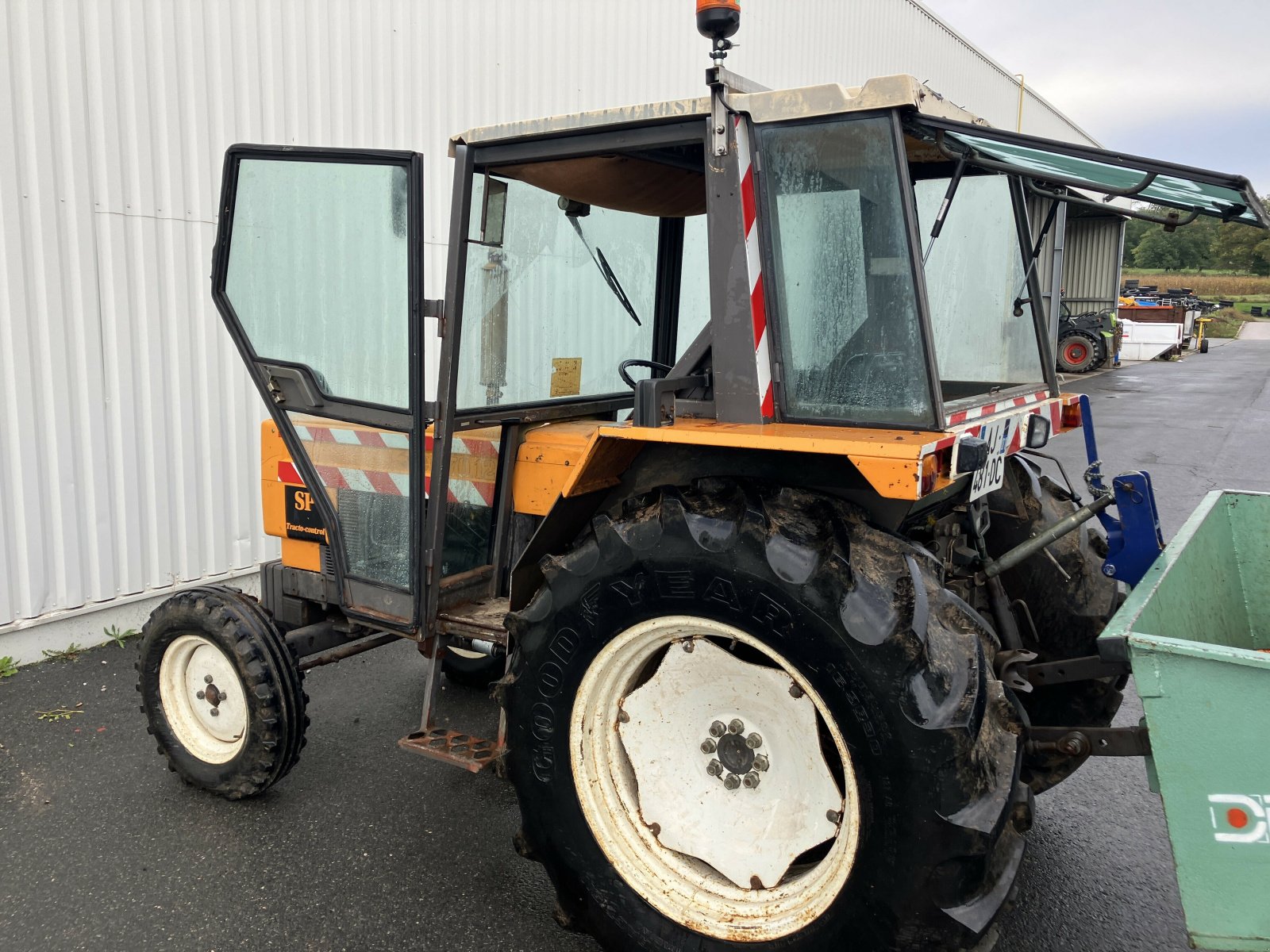 Traktor van het type Renault 70-12 SP, Gebrauchtmaschine in Charnay-lès-macon (Foto 4)