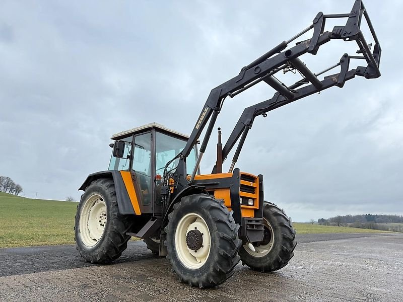 Traktor des Typs Renault 75-14 Allrad mit Frontlader, Gebrauchtmaschine in Steinau  (Bild 1)