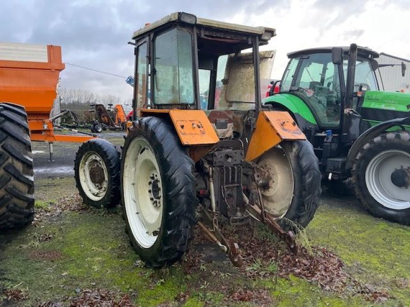 Traktor typu Renault 851s, Gebrauchtmaschine v les hayons