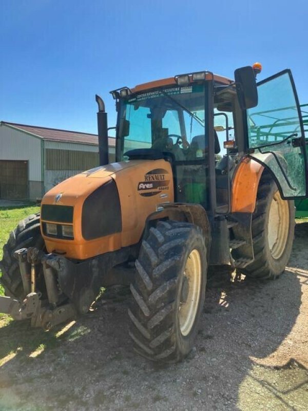 Traktor van het type Renault ARES 556 RZ, Gebrauchtmaschine in Hauteroche (Foto 1)