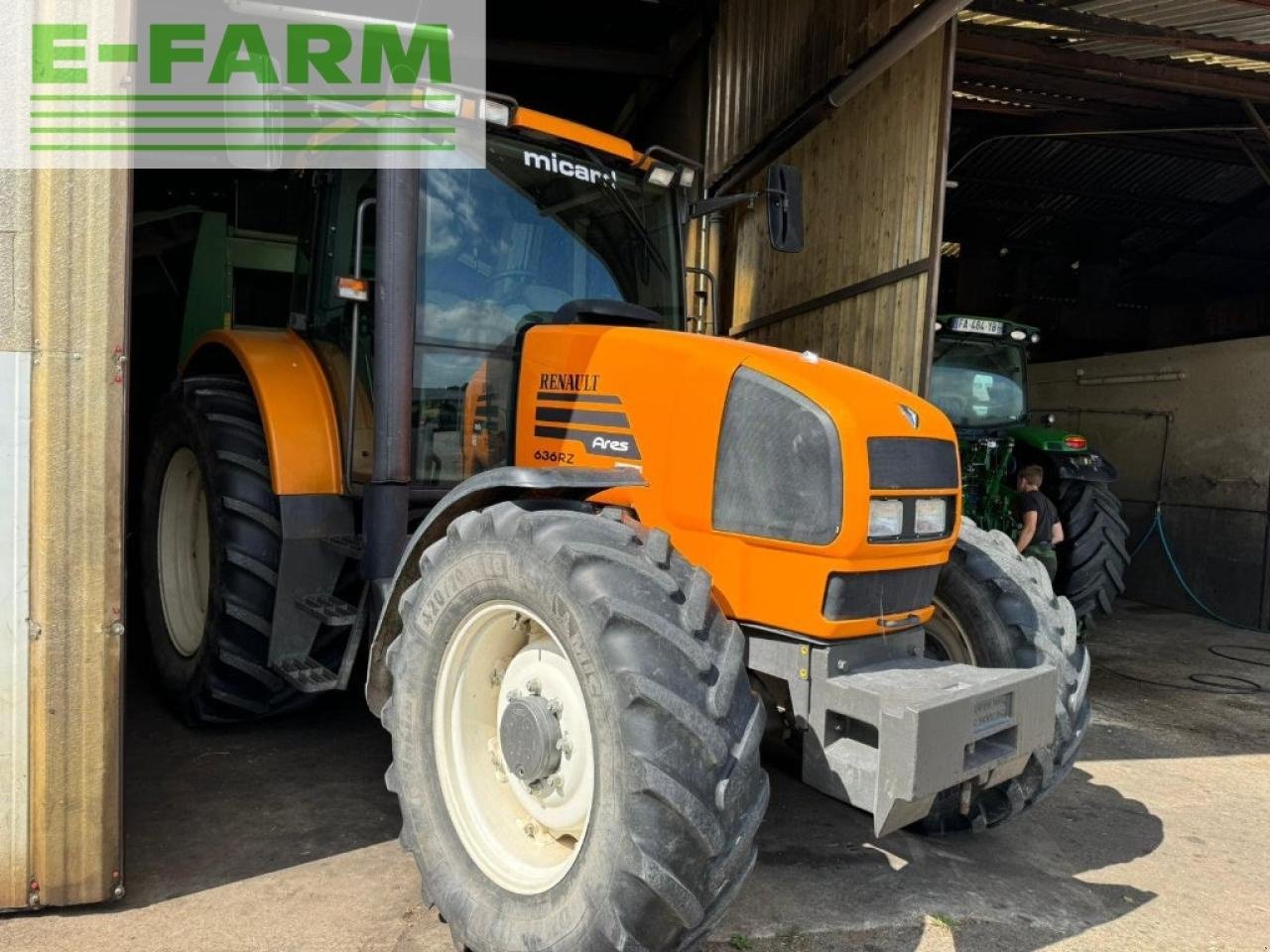 Traktor типа Renault ares 636 rz - destockage, Gebrauchtmaschine в Ytrac (Фотография 1)