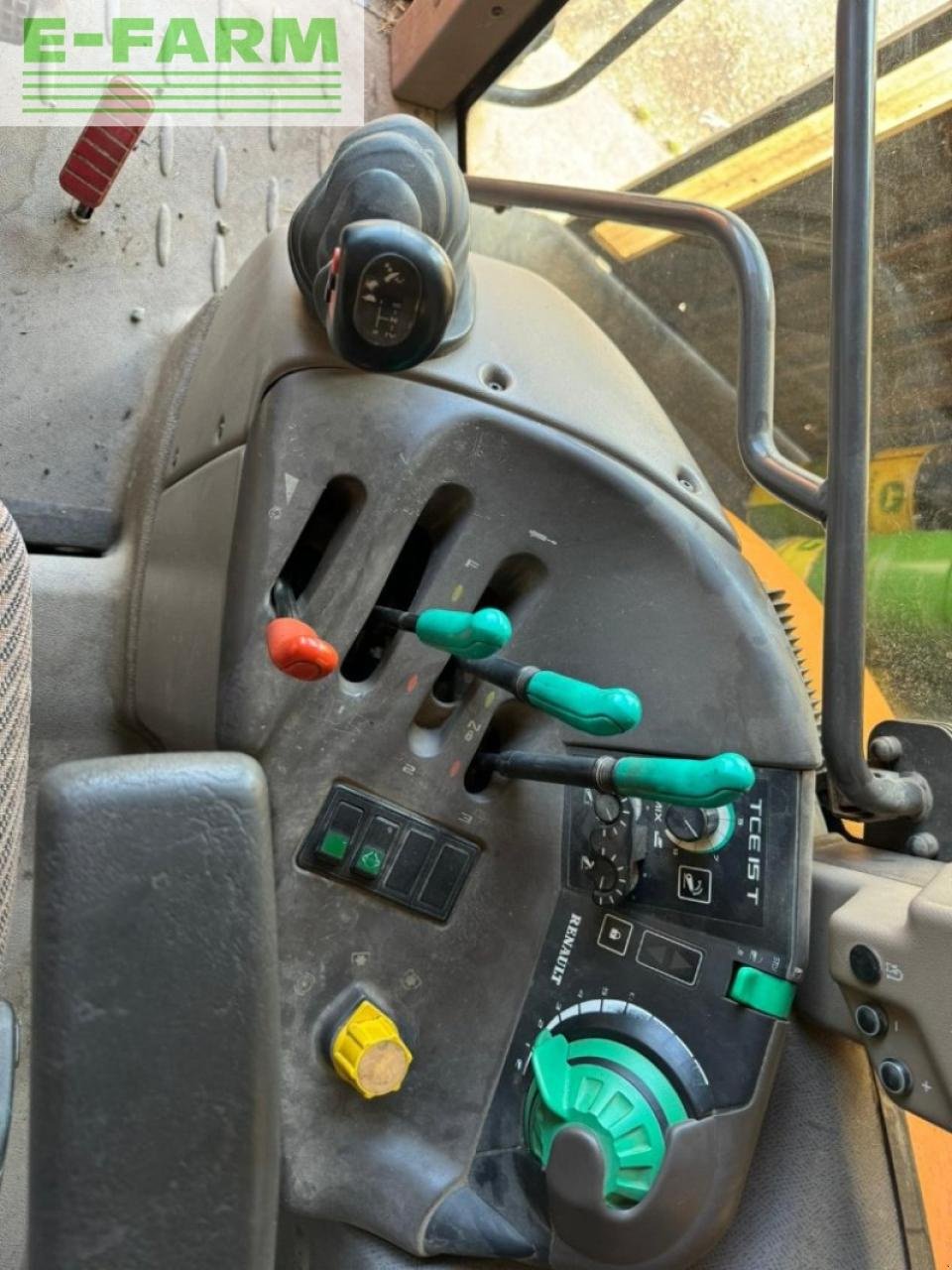 Traktor van het type Renault ares 636 rz - destockage, Gebrauchtmaschine in Ytrac (Foto 8)