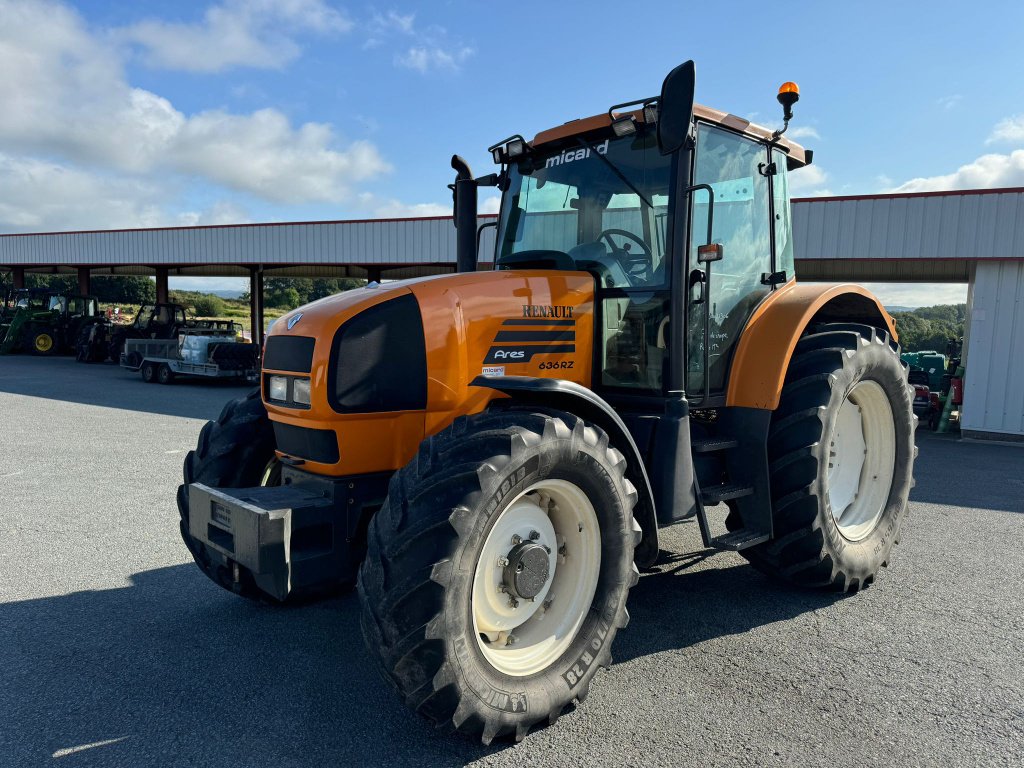 Traktor типа Renault ARES 636 RZ -  DESTOCKAGE, Gebrauchtmaschine в GUERET (Фотография 1)