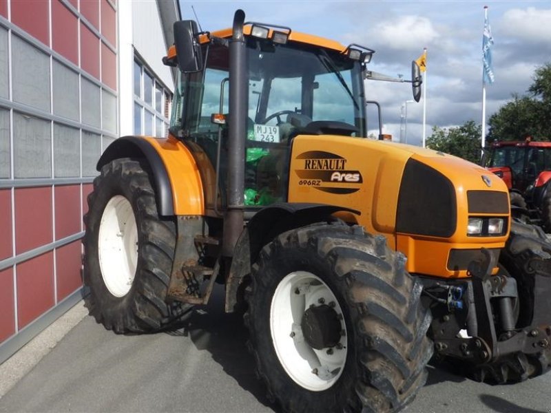 Traktor от тип Renault Ares 696 RZ, Gebrauchtmaschine в Hobro