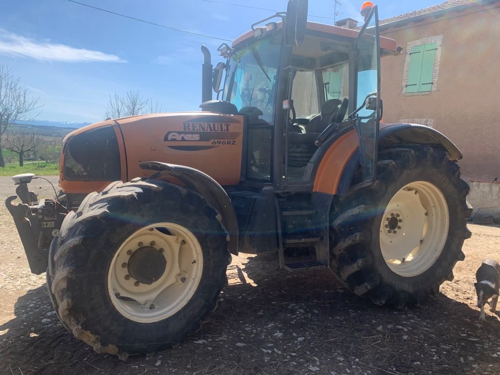 Traktor van het type Renault ARES 696 RZ, Gebrauchtmaschine in L'Isle-en-Dodon (Foto 1)