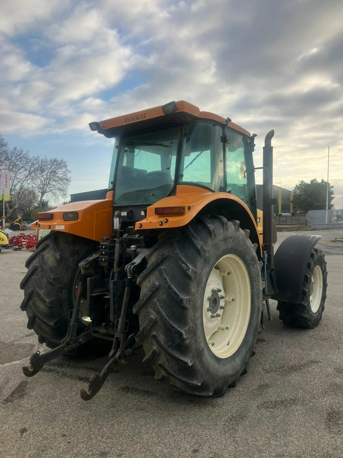 Traktor typu Renault ARES 816 RZ, Gebrauchtmaschine v SAINT ANDIOL (Obrázok 9)