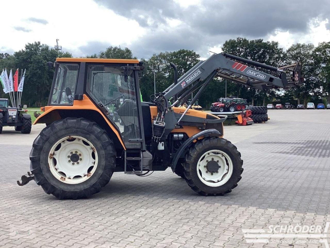 Traktor van het type Renault CERES 325 X, Gebrauchtmaschine in Lastrup (Foto 3)